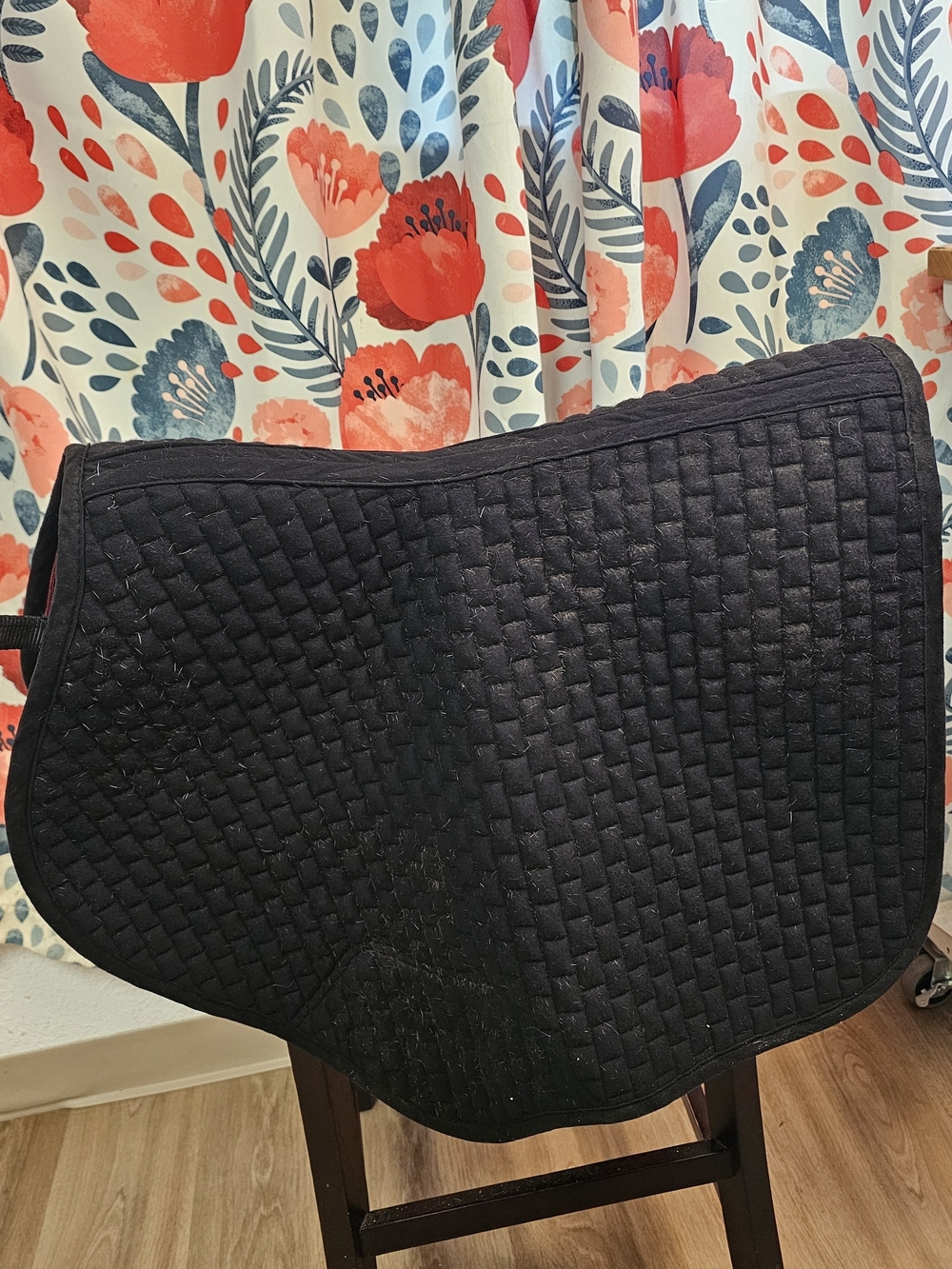 LeMieux Classique Suede Saddle Pad Navy with Red Trim - Picture 4 of 4